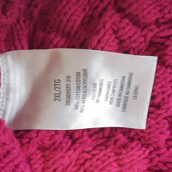 DH Raspberry Crochet Short Sleeve Top, Button-Down Back - Picture 3 of 5